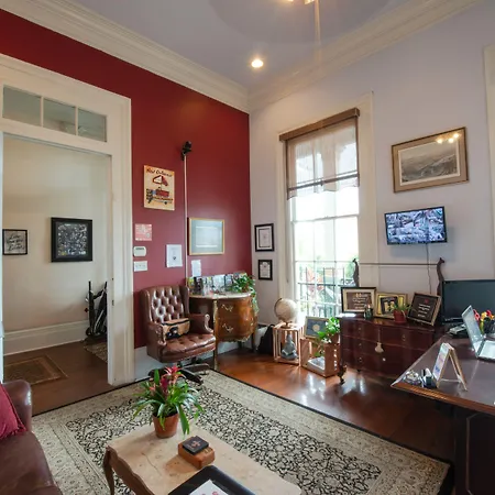 Auberge Nola Travelers House-3